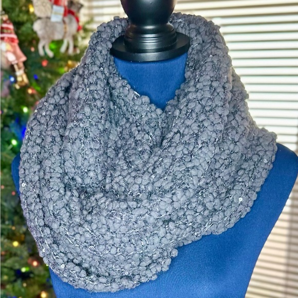 EUC Anthropologie Gray Chunky Knit Sequin Infinity Scarf - Picture 6 of 12